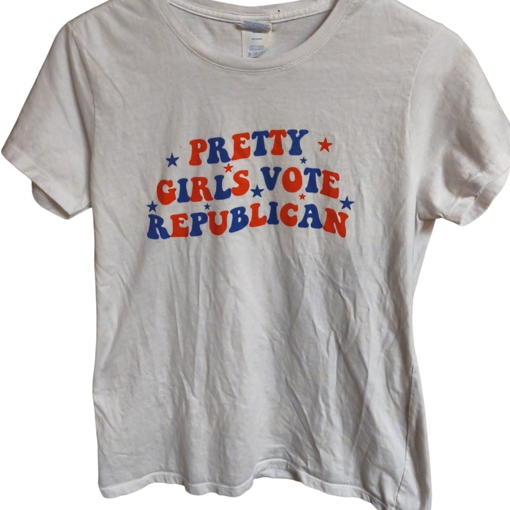 NWOT Pretty Girls Vote Republican White Graphic Tee Size Medium